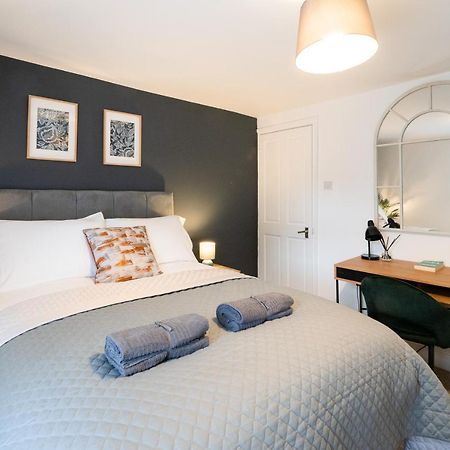 Stunning 2-Bedroom Home In City Centre With Wi-Fi! ロイヤル・タンブリッジ・ウェルズ エクステリア 写真