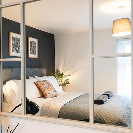Stunning 2-Bedroom Home In City Centre With Wi-Fi! ロイヤル・タンブリッジ・ウェルズ エクステリア 写真