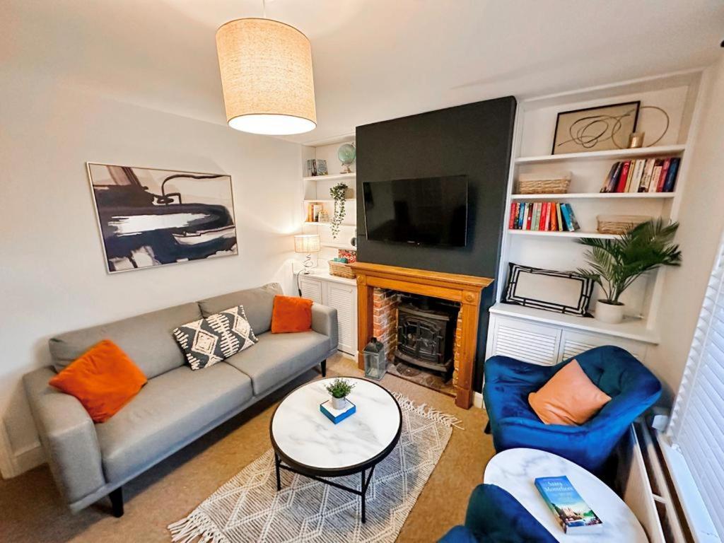 Stunning 2-Bedroom Home In City Centre With Wi-Fi! ロイヤル・タンブリッジ・ウェルズ エクステリア 写真