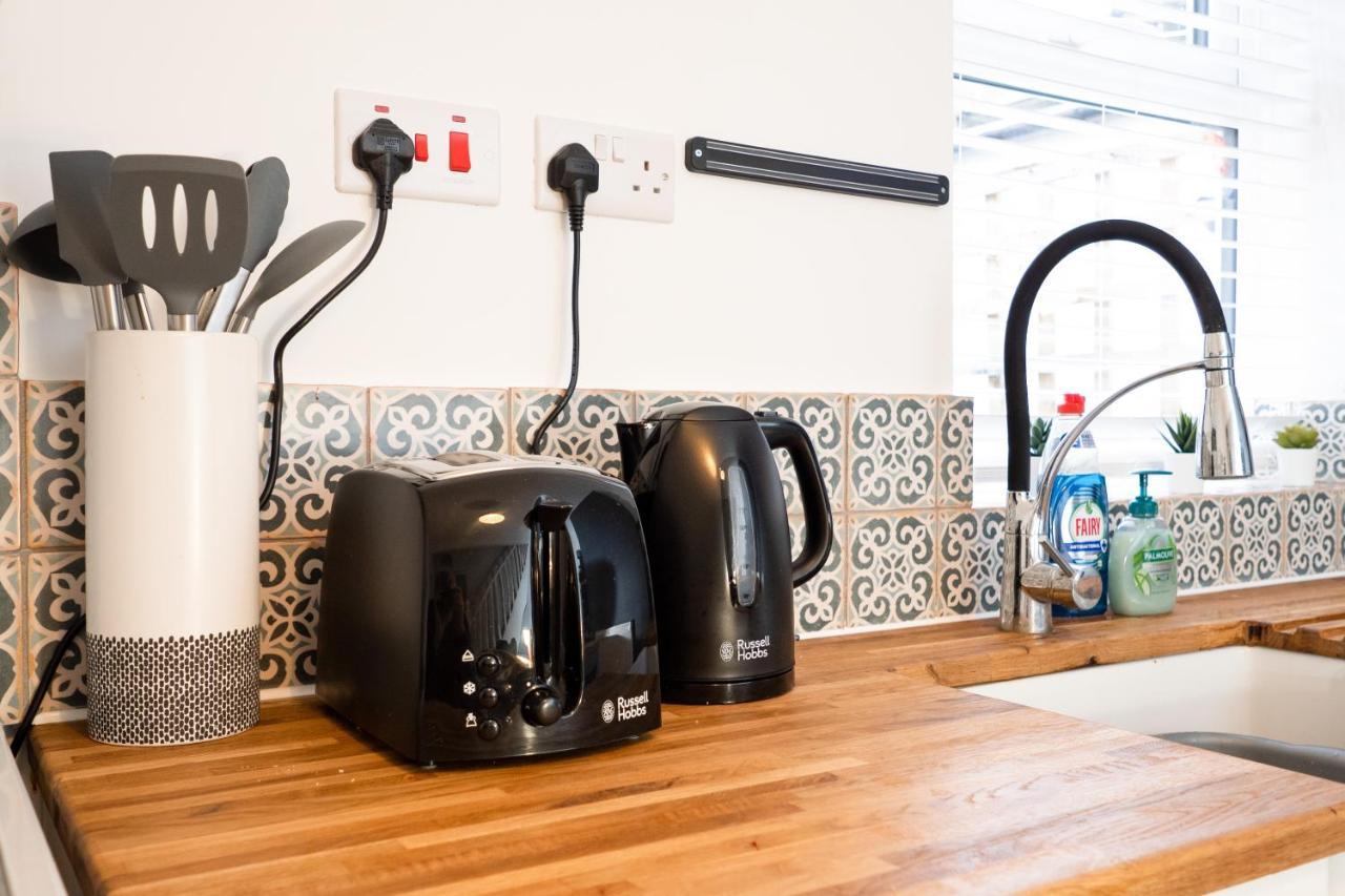Stunning 2-Bedroom Home In City Centre With Wi-Fi! ロイヤル・タンブリッジ・ウェルズ エクステリア 写真