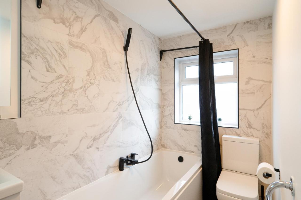 Stunning 2-Bedroom Home In City Centre With Wi-Fi! ロイヤル・タンブリッジ・ウェルズ エクステリア 写真