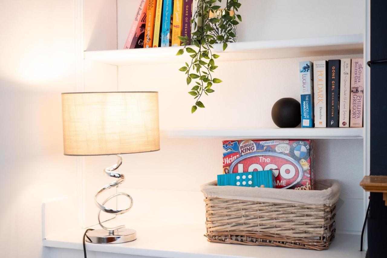 Stunning 2-Bedroom Home In City Centre With Wi-Fi! ロイヤル・タンブリッジ・ウェルズ エクステリア 写真