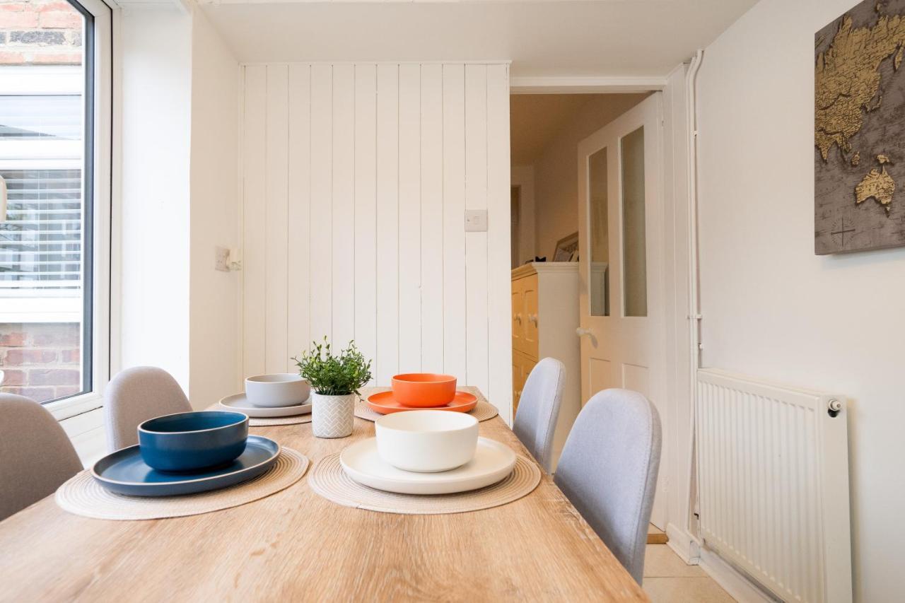 Stunning 2-Bedroom Home In City Centre With Wi-Fi! ロイヤル・タンブリッジ・ウェルズ エクステリア 写真
