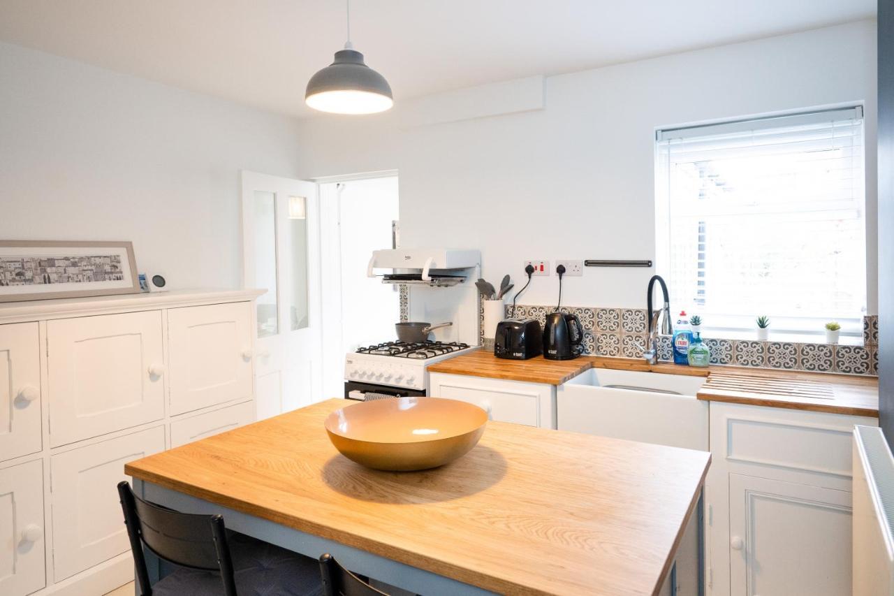 Stunning 2-Bedroom Home In City Centre With Wi-Fi! ロイヤル・タンブリッジ・ウェルズ エクステリア 写真