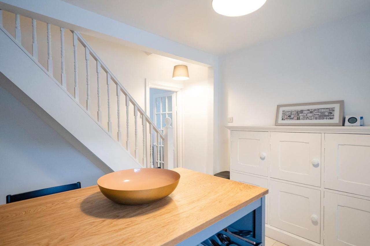 Stunning 2-Bedroom Home In City Centre With Wi-Fi! ロイヤル・タンブリッジ・ウェルズ エクステリア 写真