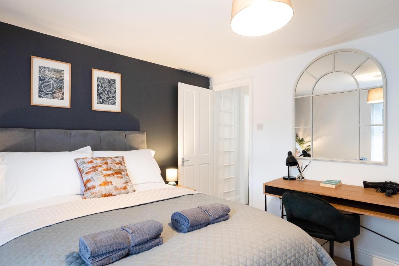 Stunning 2-Bedroom Home In City Centre With Wi-Fi! ロイヤル・タンブリッジ・ウェルズ エクステリア 写真
