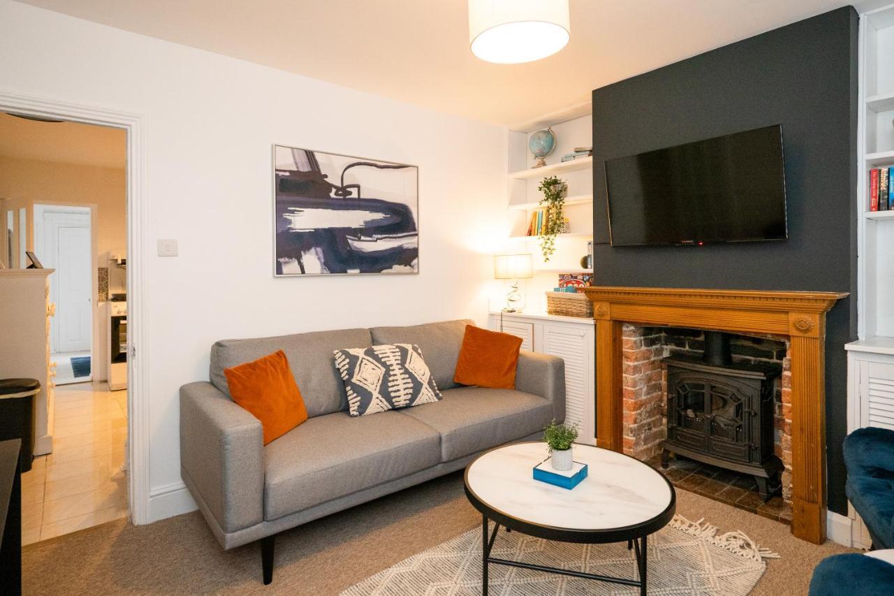 Stunning 2-Bedroom Home In City Centre With Wi-Fi! ロイヤル・タンブリッジ・ウェルズ エクステリア 写真
